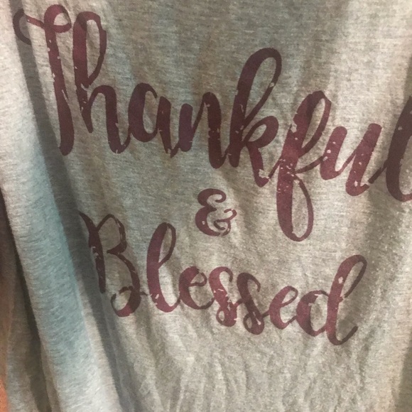 SOLD!!Graphic Tee with laced sleeves - Picture 2 of 4